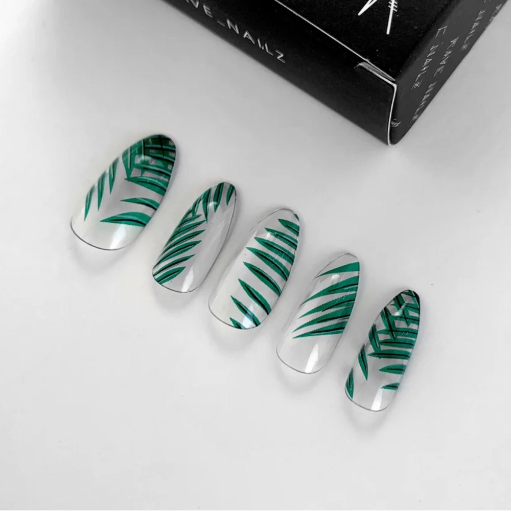 RAVE NAILS Palm Tree Nail Kit 24 Set NIB